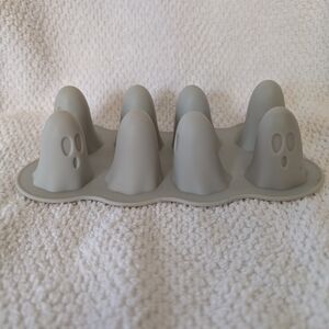 Gray Ghost Silicone Ice Cube Tray